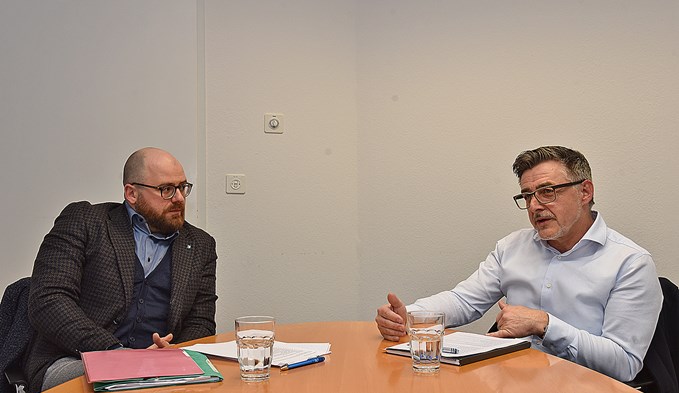Die beiden Kandidaten für das Amt des Surseer Finanzvorstehers im Doppelinterview: Fabrizio Misticoni (links) und Urs Koch. (Foto Daniel Zumbühl)