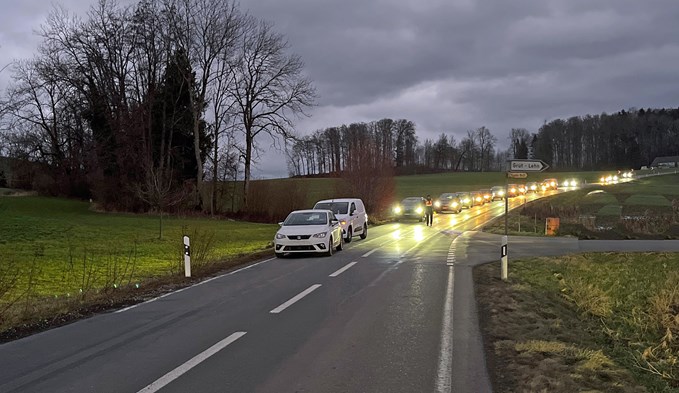 Wegen eines überholenden Motorrads ereignete sich zwischen Chommle und Tann ein Auffahrunfall. (Foto Luzerner Polizei)