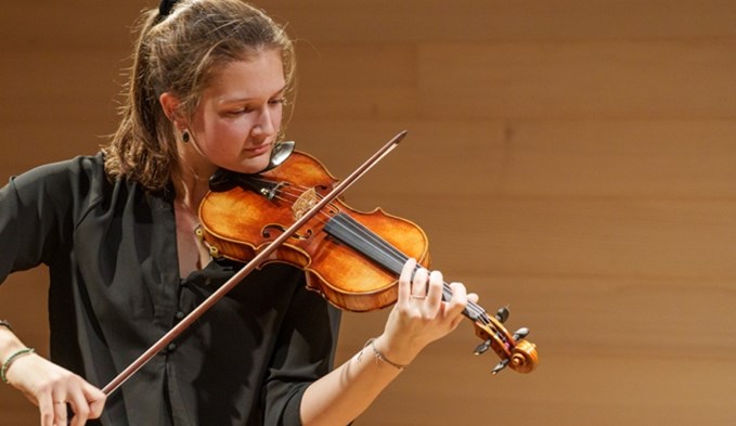 Die Violinistin Vivienne Richter spielt am Wochenende mit den Festival Strings Lucerne. (Foto ZVG)
