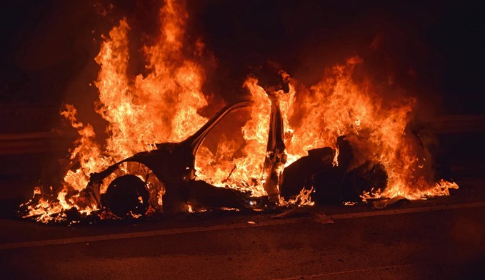Auto brennt auf der Autobahn A2- Sursee vollständig aus, Surseer Woche