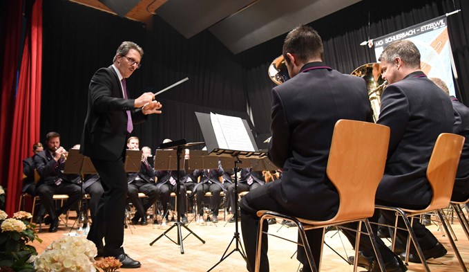 Dirigent Roland Wyrsch führte die MGS mit straffer Hand.  (Foto Flavia Rivola)