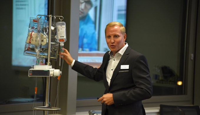 Roman Kübler, CEO der B. Braun Medical AG, bei einer Präsentation in Sempach. (Foto Geri Wyss/Archiv)