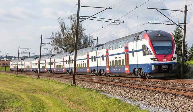 Der Regio-Express Luzern–Olten wird werktags und auf nachfragestarken Verbindungen an Wochenenden ab dem Fahrplanwechsel von Mitte Dezember doppelstöckig geführt.  (Foto Gian Vaitl/SBB)