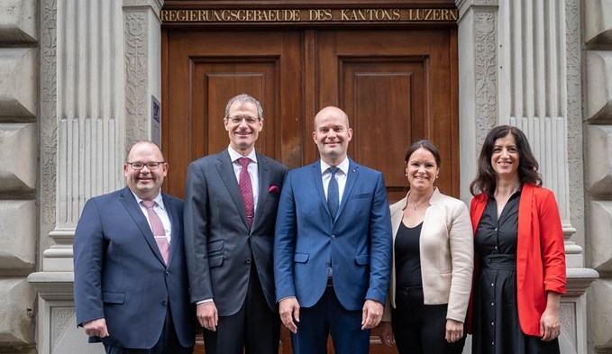 Die neu zusammengesetzte Regierung (von links): Armin Hartmann, Reto Wyss, Fabian Peter, Michaela Tschuor und Ylfete Fanaj. (Foto Staatskanzlei Luzern)
