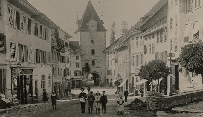 Die Unterstadt 1920 mit Kupper Optik ganz links im Bild. (Foto Stadtarchiv Sursee)