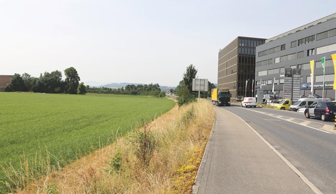 Der Neubau des Luzerner Kantonsspitals entsteht auf der Schwyzermatt in Schenkon – an der Grenze zu Sursee. (Foto Ana Birchler-Cruz)