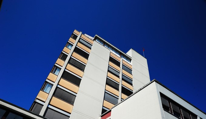 In rund zehn Jahren wird das 47-jährige Spitalgebäude in Sursee zurückgebaut. (Foto ZVG)