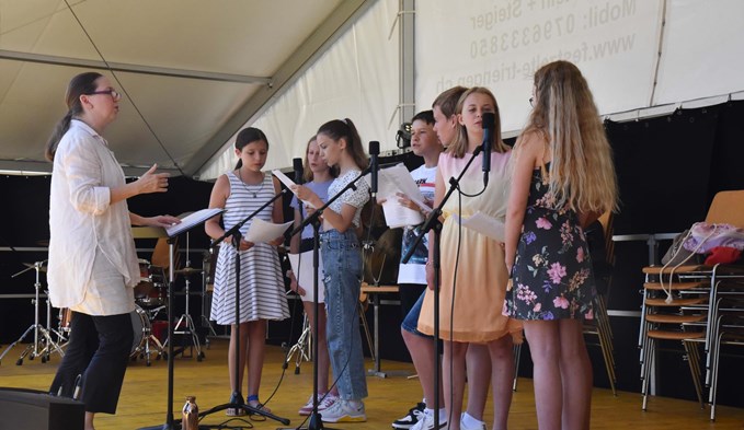Der Kinder-/Jugendchor der Musikschule Michelsamt-Surental. (Foto Flavia Rivola)