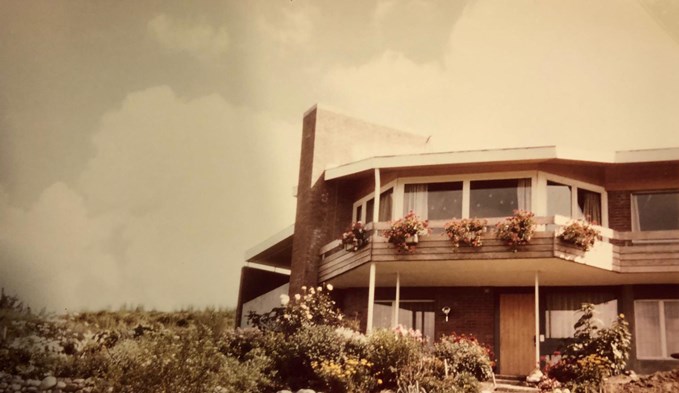 Als Kind erlebte die ehemalige Bewohnerin Corinne Fleury auch noch den reichen Garten vor dem verwinkelten, zweistöckigen Haus. (Foto zvg)