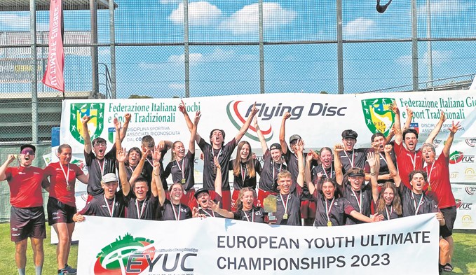 Das Schweizer U20-Juniorennationalteam (Mixed) gewann in Italien den Europameistertitel im Ultimate Frisbee. (zVg)