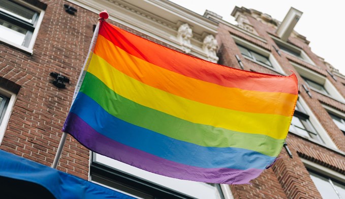 Die Fahne ist das Symbol der LGTBI. (Foto Anastasija Chepinska/Unsplash)