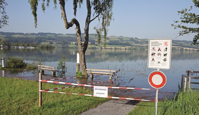 Im Sommer 2021 war der Seeweg in Sempach wegen Hochwasser längere Zeit gesperrt. (Foto Geri Wyss/Archiv)