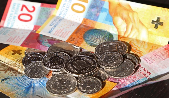 Münzen und Noten des Schweizer Frankens. (Geri Wyss)