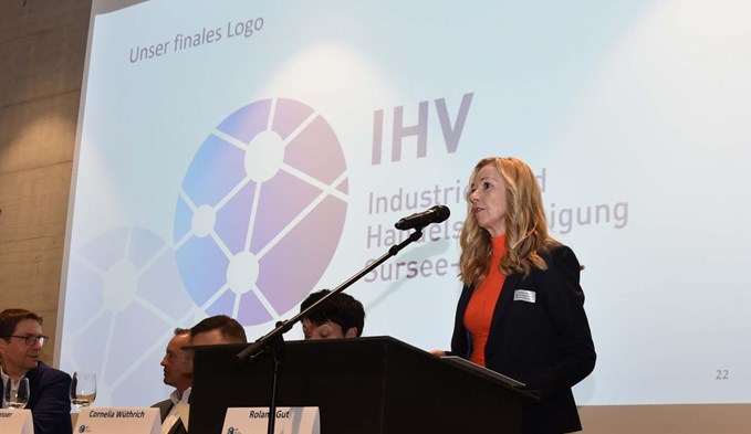 Die Leiterin des neuen Ressorts Marketing/Kommunikation Helena Bösch präsentierte den neuen Logoauftritt der IHV. (Foto Flavia Rivola)