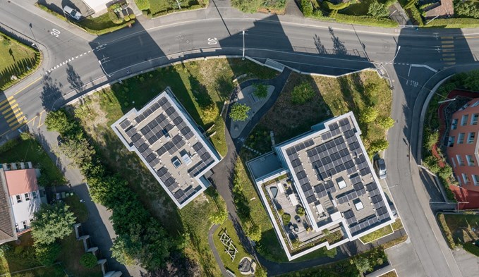 Ein nachhaltiges Projekt der Leuenberger Architekten AG mit viel Grünfläche. (Foto Leuenberger Architekten AG.)