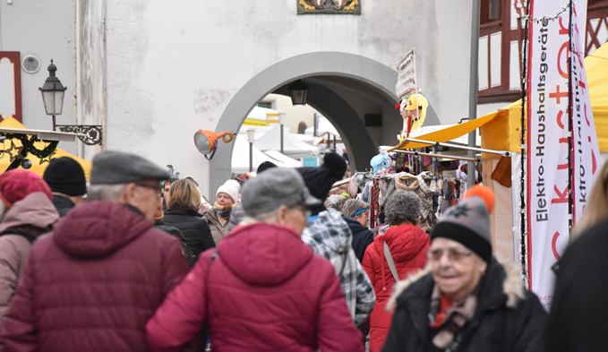 Viel Volk ist zwischen dem Untertor und dem Martignyplatz unterwegs. (Foto Roseline Betschart)