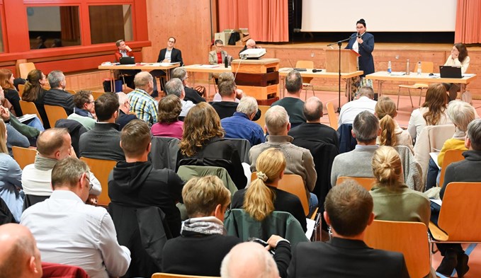 161 Personen erschienen zur Gemeindeversammlung in Mauensee. (Foto Werner Mathis)