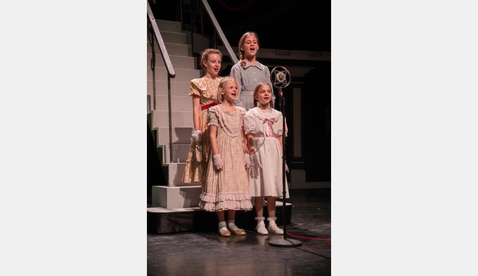 Die kleinen Prinzessinnen von Morenien haben im ersten Akt ihren grossen Auftritt. (Foto Roberto Conciatori)