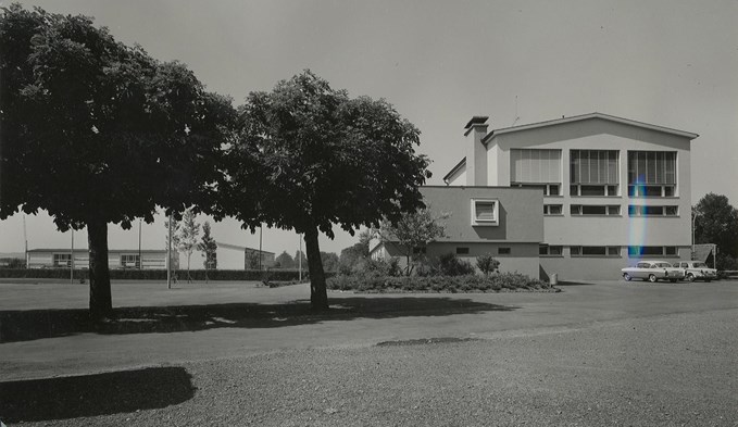 Die Schulanlage Neu St. Georg kurz vor oder nach der Eröffnung 1964. (Foto Stadtarchiv Sursee/Slg. Korporation Sursee)