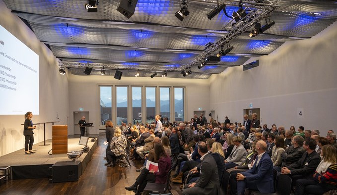 Blick ins Plenum an der Dialog-Veranstaltung der Gemeinden und des Kantons. (Foto zVg)