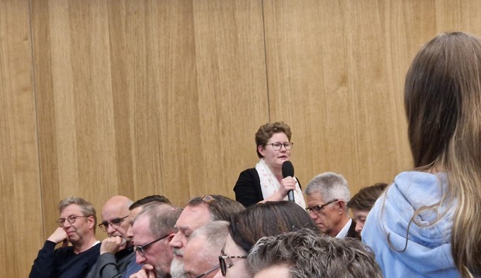 Die Präsidentin der Mitte Sursee, Andrea Kaufmann, rührte die Werbetrommel für die Beibehaltung der Gemeindeversammlung. (Foto Flavia Rivola)