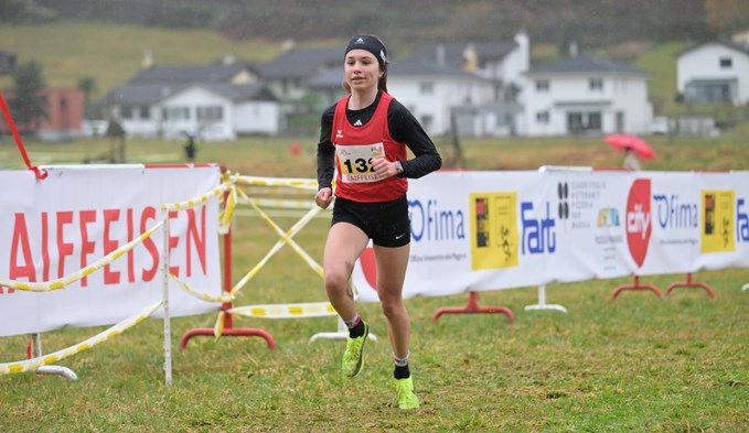 Jolina Fahrni mit der Startnummer 132 an den Schweizer Cross-Meisterschaften. (Foto zVg)