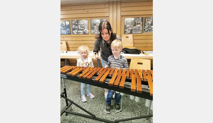 Die Kinder durften die Instrumente der Musikschule Region Sursee ausprobieren. (Foto zVg)
