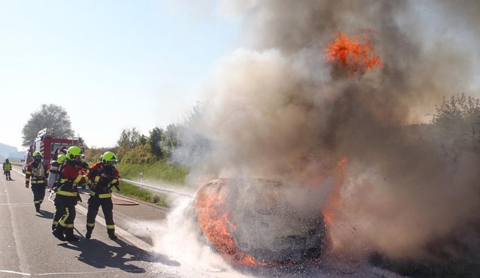 Ob Akku oder Treibstoff – bei allen Fahrzeugen könne es durch technische Schäden zu Bränden kommen, erzählt Feuerwehrkommandant Marcel Zihlmann. (Foto Feuerwehr Region Sursee/zVg)