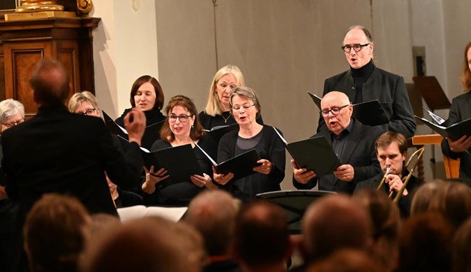 Der Chor leistete Grosses unter Dirigent Peter Meyer.  (Foto Werner Mathis)