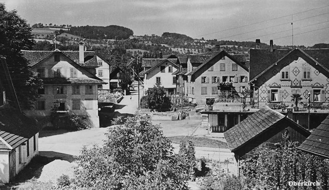 So präsentierte sich der Oberkircher Dorfkern vor rund 100 Jahren. (Foto Ansichtskartensammlung der Stadt Sursee)