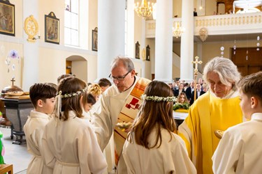 Die Kinder in Knutwil erhalten das Sakrament der Kommunion. (Foto Julia Habermacher)