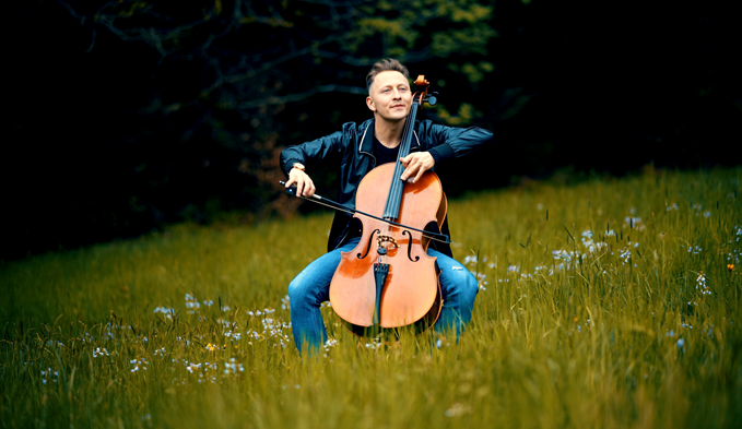 Am Cello findet Jodok Vuille sein inneres Kind. (Foto zVg)