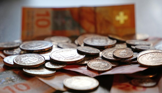 Bei mehr als einem Viertel der Tieflohnstellen im Kanton Luzern liegt der monatliche Bruttolohn unter der kantonalen Tieflohngrenze von 4254 Franken (Symbolbild Geri Wyss/Archiv)