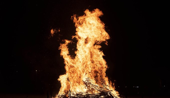 Hier handelt es sich glücklicherweise nur um ein Erst-August-Feuer, doch Brände waren im 19. Jahrhundert keine Seltenheit. (Foto Archiv/Thomas Stillhart)