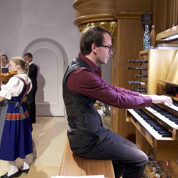 
									Familienchor Wismer in der Pfarrkirche Sursee: Bild 2
								