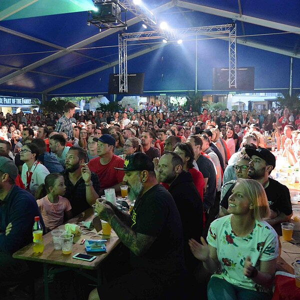 
									Public Viewing Schweiz - Brasilien: Bild 12
								