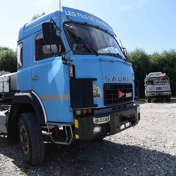 
									Ob Postauto, Feuerwehrfahrzeug oder Lastwagen. Rund 2000 Besucher schauten 300 verschiedene Saurer-Fahrzeuge im Campus Sursee an.  Bild: Foto Thomas Stillhart
								