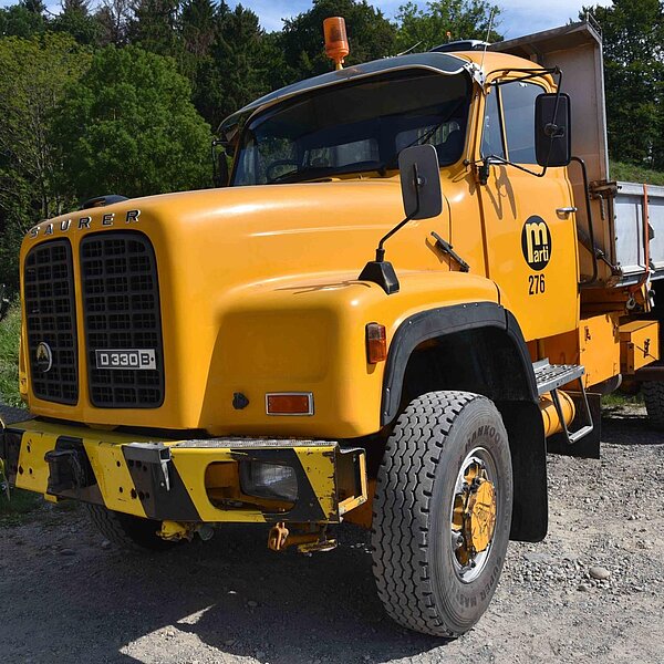 
									Ob Postauto, Feuerwehrfahrzeug oder Lastwagen. Rund 2000 Besucher schauten 300 verschiedene Saurer-Fahrzeuge im Campus Sursee an.  Bild: Foto Thomas Stillhart
								