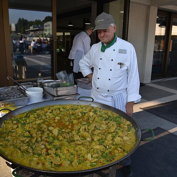 
									Am Sommerfest des Campus Sursee gab es genug zu essen. Bild: Foto Thomas Stillhart
								