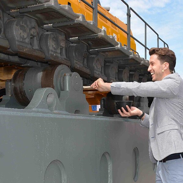 
									Simon Schürch tauft den A-Rex: Bild 3
								