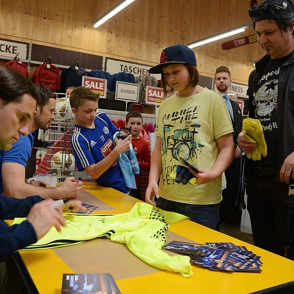 
									Der FCL lockt in den Otto's: Bild 15
								