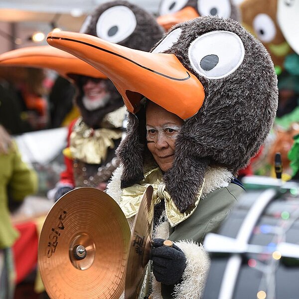 
									«Typisch Kiwi»: Die Guuggenmusik Auckland reiste extra aus Neuseeland an. Bild: Foto Fabian Zumbühl
								