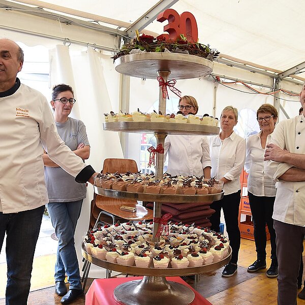 
									Extra für das Jubiläum gabs einen Dessertturm.  Bild: Foto Thomas Stillhart
								