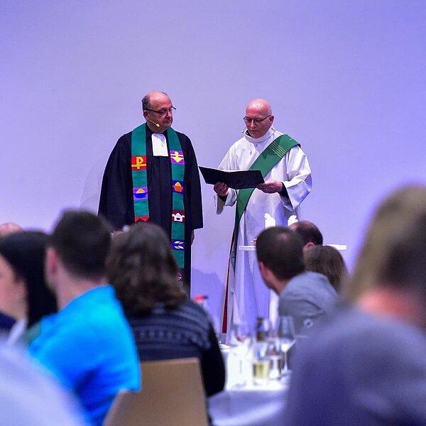 
									Die beiden Seelsorger Ulrich Walther (links) und Marcel Bregenzer. Bild: Foto zVg
								