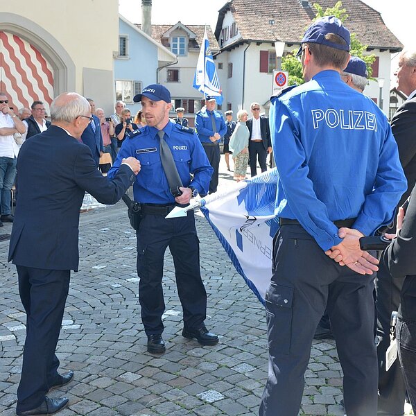 
									24 neue Polizisten vereidigt: Bild 5
								