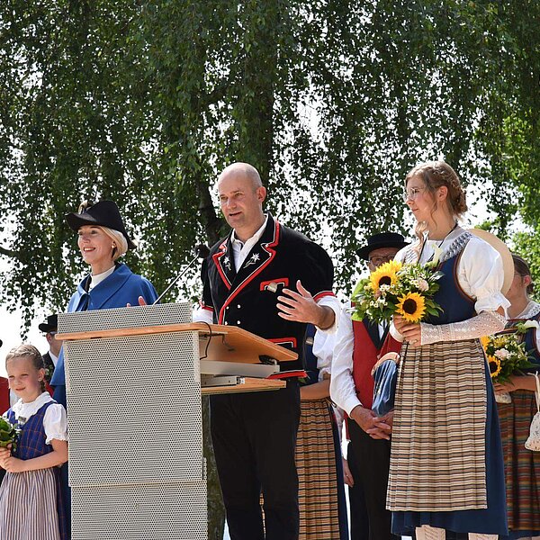 
									Auch Fabian Peter ist ein passionierter Jodler und richtete an der Eröffnungsfeier das Wort an die Versammelten. Bild: Foto Franziska Kaufmann
								