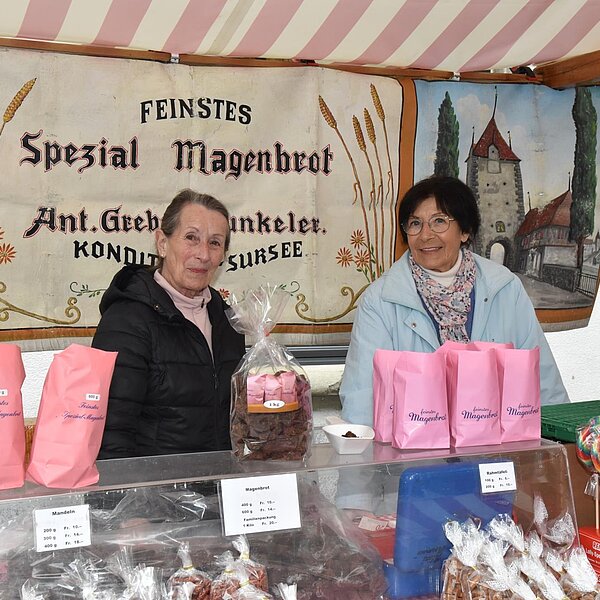 
									Der Magenbrotstand ist ein bewährter Bestandteil des Surseer Warenmarkts. Bild: Foto Céline Estermann-Erni
								