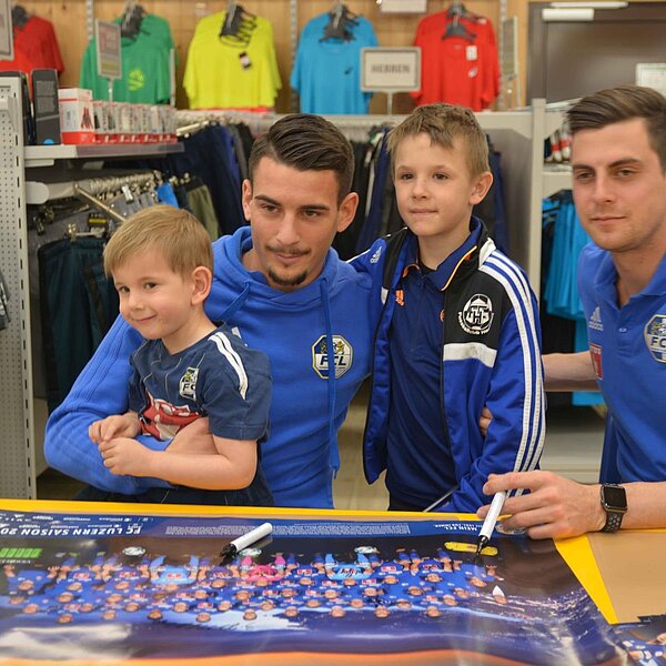 
									Der FCL lockt in den Otto's: Bild 26
								