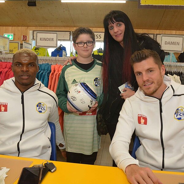 
									FCL-Autogrammstunden bei Otto's 2019 (1): Bild 11
								