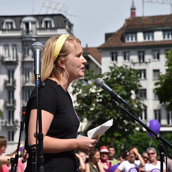 
									Viele Rednerinnen sagten: «Lasst uns aus der Rolle fallen, dass die Fallen rollen.» Bild: Foto sti
								